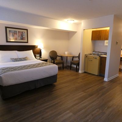  Pet Friendly Kitchenette Queen Room